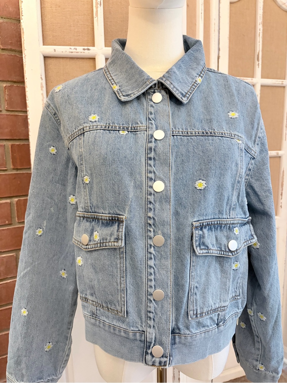 Camellia NWT Daisy Embroidered Denim Jacket Floral Cottagecore Boho Large